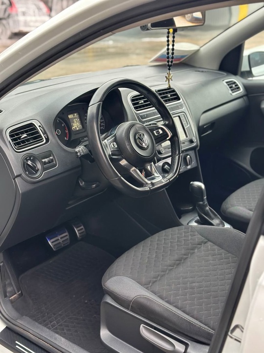 В продаже Volkswagen Polo V (2)