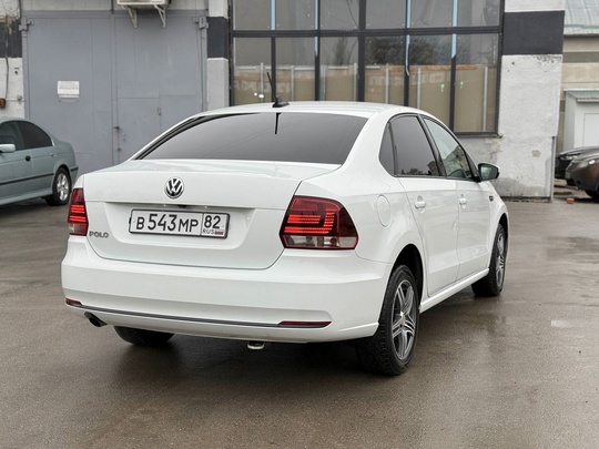 В продаже Volkswagen Polo V (9)