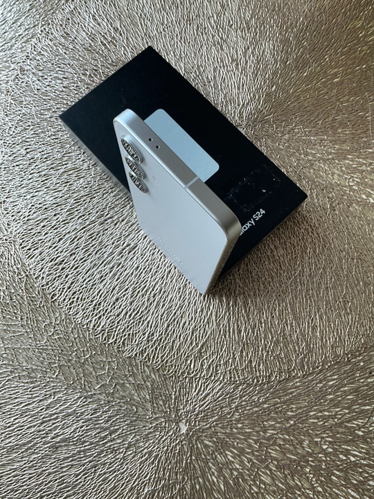Samsung Galaxy S24 -8/128.Состояние нового.цена (3)