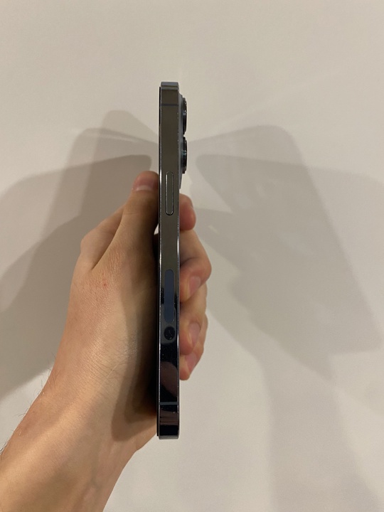 Продам iPhone 13 pro/128gb
Телефон в (1)