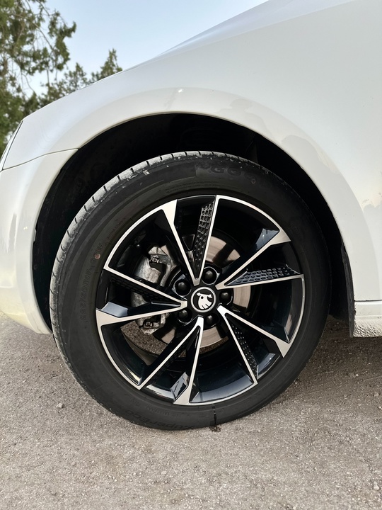 Skoda Octavia a7 2014г. 
1.4 (9)