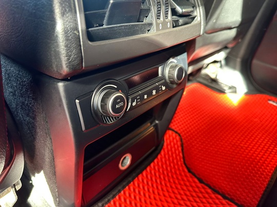 Продам BMW X 6
Год выпуска: (6)