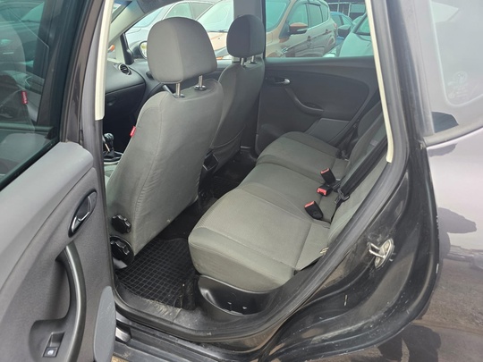 Seat Altea
1.6 бензин, МКПП 
Мультируль, (2)