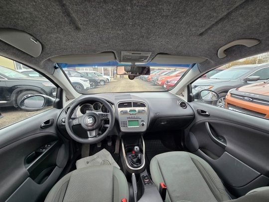 Seat Altea
1.6 бензин, МКПП 
Мультируль, (3)