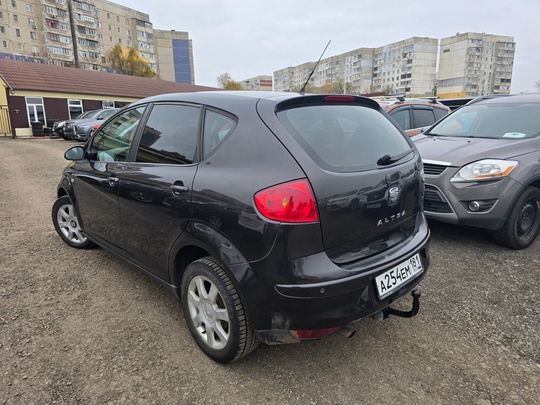 Seat Altea
1.6 бензин, МКПП 
Мультируль, (7)