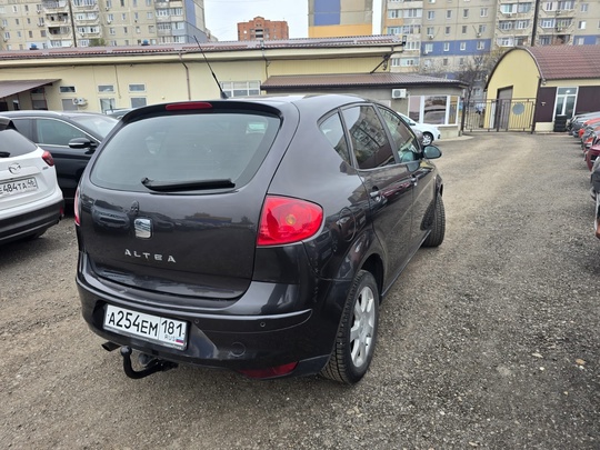 Seat Altea
1.6 бензин, МКПП 
Мультируль, (8)