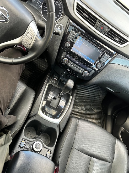 Nissan Rogue 
2015 год
2.5 бензин (7)