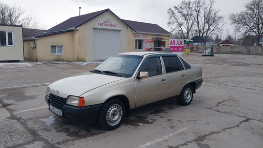 Продам опель кадет 1.3 отличная (1)