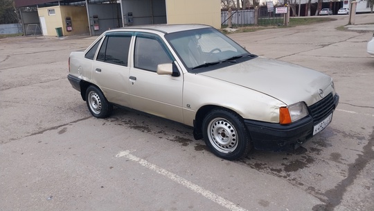 Продам опель кадет 1.3 отличная (3)