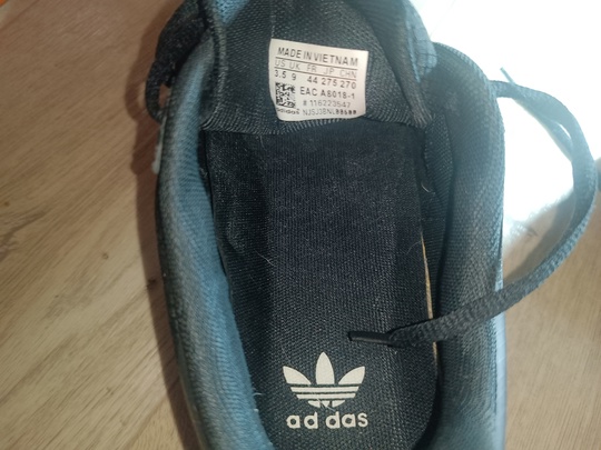 Кроссовки Adidas. Были одеты пару