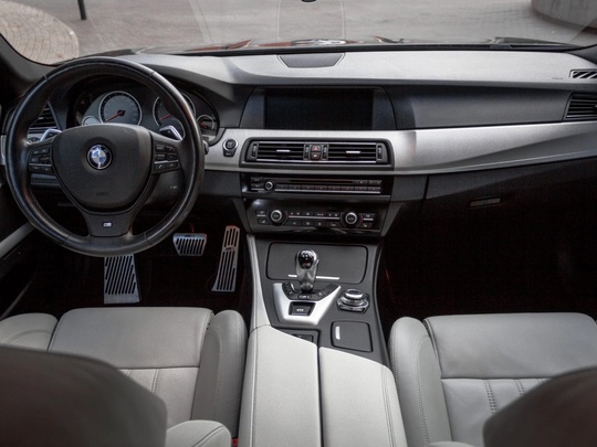 BMW M5 F10 (560лс)
г. Сииферополь
2012г
Пробег: (8)