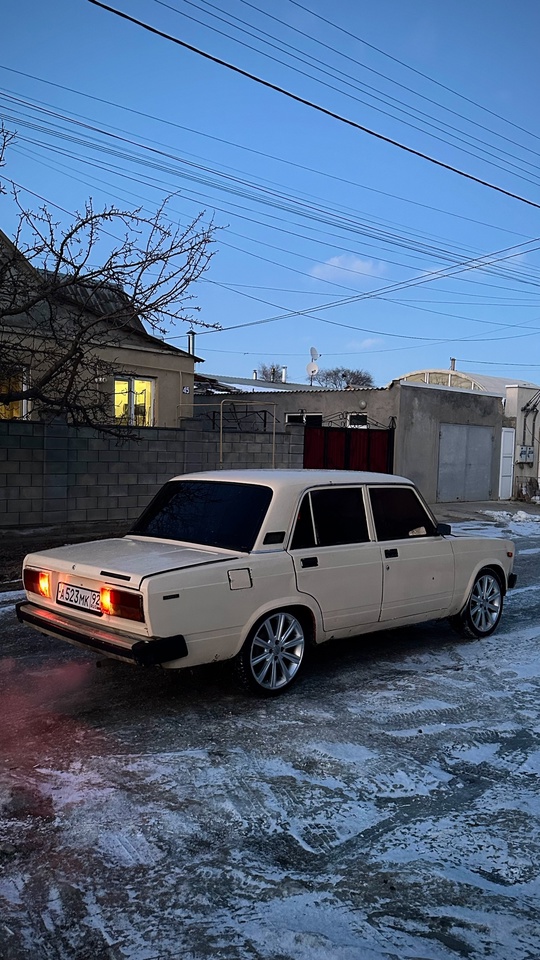 Продам ваз 2105
По техничке хорошая,кузов (3)