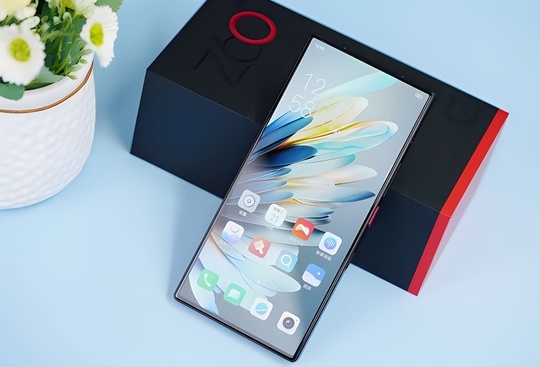 Nubia Z 60 ultra 8/256. 