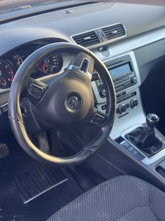 Продам отличный вместительный автомобиль 2012 (9)