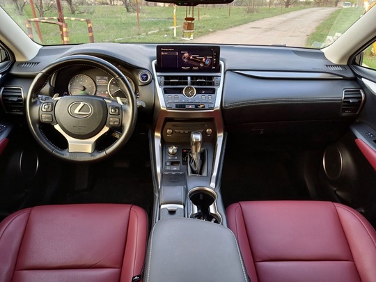Продам Lexus NX 300h
Премиальная иномарка (1)