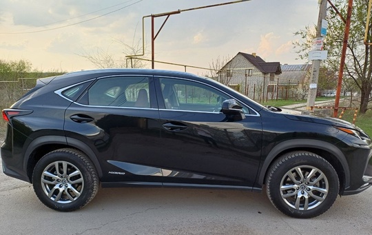 Продам Lexus NX 300h
Премиальная иномарка (4)