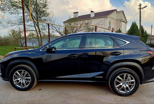 Продам Lexus NX 300h
Премиальная иномарка (5)