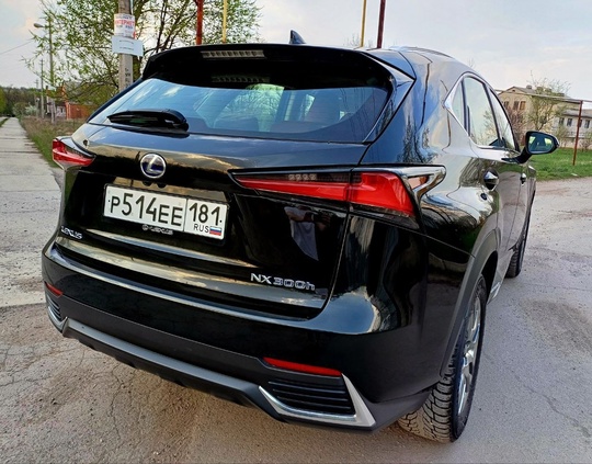 Продам Lexus NX 300h
Премиальная иномарка (8)