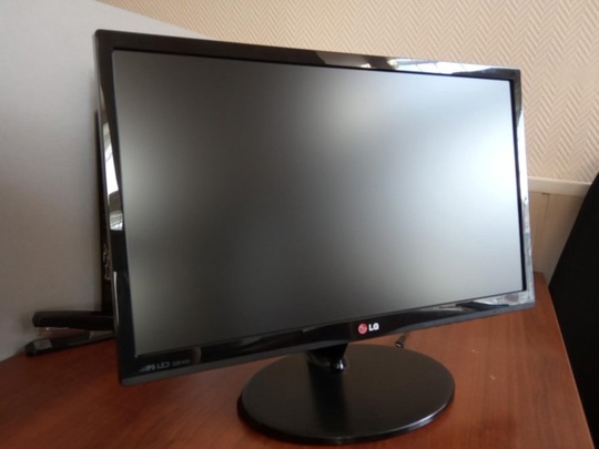ЖК-монитор 23" LG 23EA53T, TFT