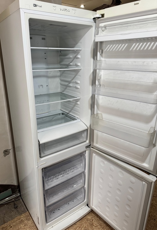 Холодильник Samsung No Frost (Сухая