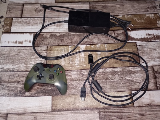 Продам xbox one 512gb
Приставка работает, (1)