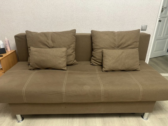 Продам диван 15 000₽. 
Длина (1)