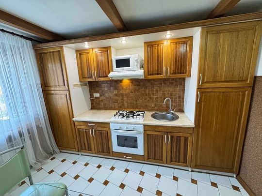 Продам дубовую кухню с бытовой (5)