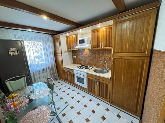 Продам дубовую кухню с бытовой (6)