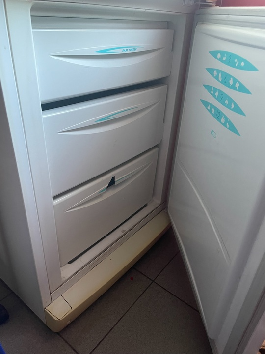 Продается холодильник Stinol RF345A 008

Цена: (5)
