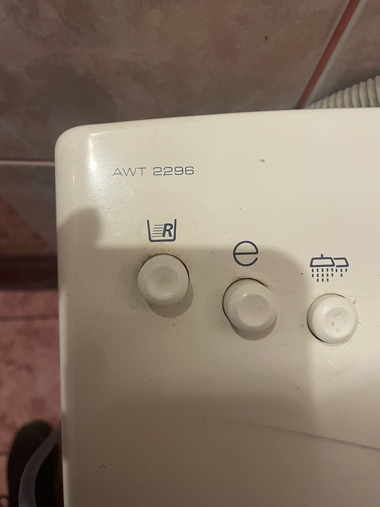 Продается стиральная машина Whirlpool AWT (1)
