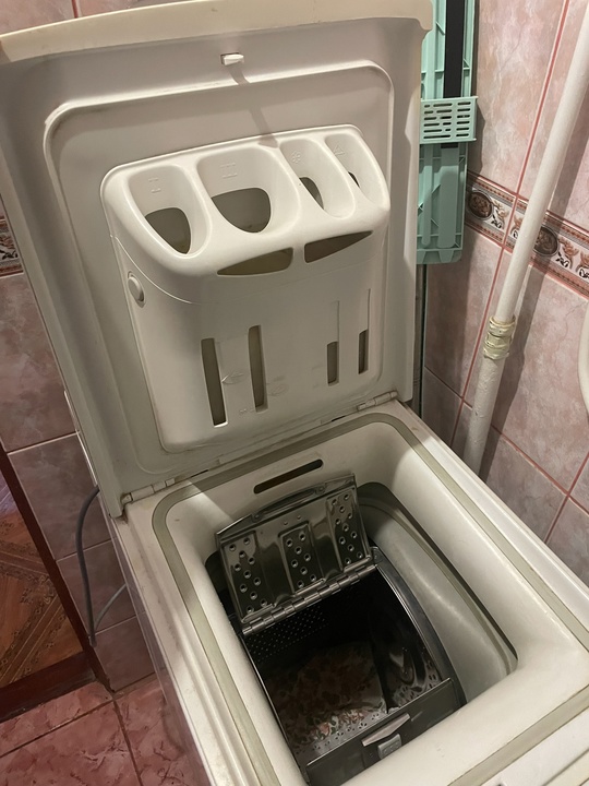 Продается стиральная машина Whirlpool AWT (3)