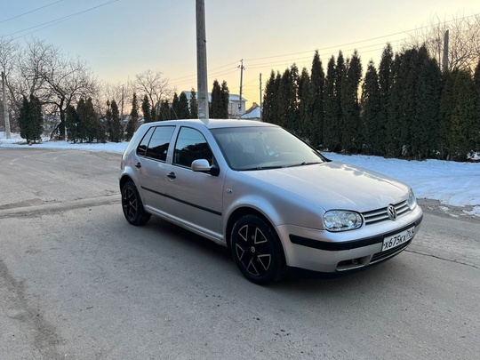 Volkswagen Golf IV . Год (2)