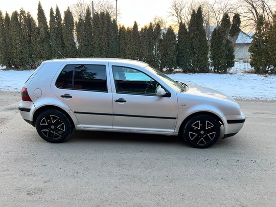 Volkswagen Golf IV . Год (3)