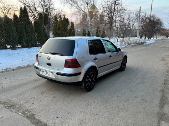 Volkswagen Golf IV . Год (4)
