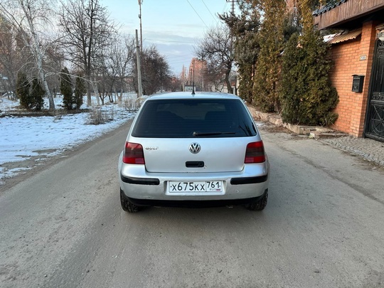 Volkswagen Golf IV . Год (5)