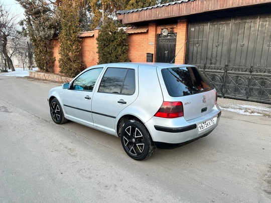 Volkswagen Golf IV . Год (6)