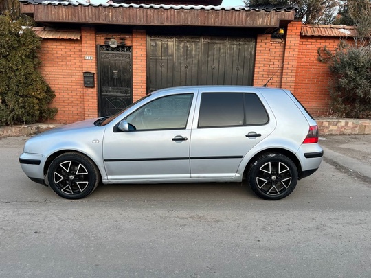 Volkswagen Golf IV . Год (7)