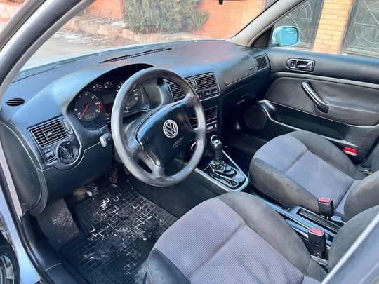 Volkswagen Golf IV . Год (8)
