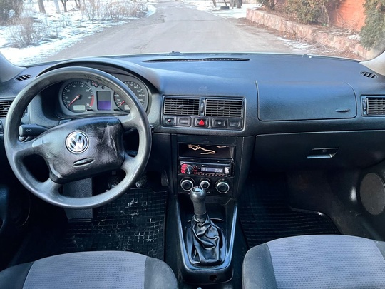 Volkswagen Golf IV . Год (9)