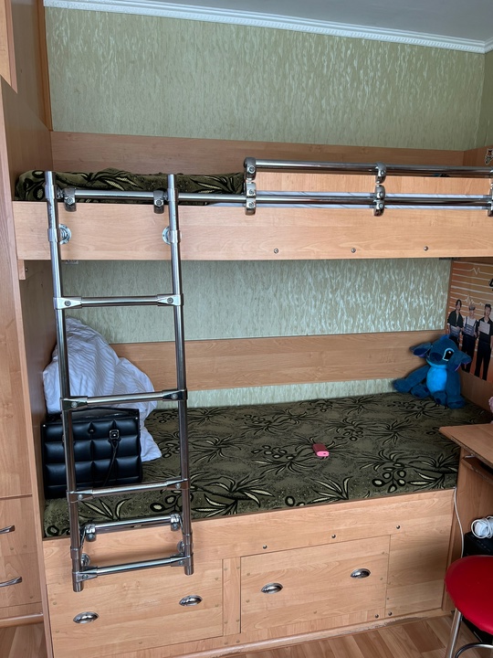 Продам детскую❗️
Двухэтажная кровать с матрасами, (1)