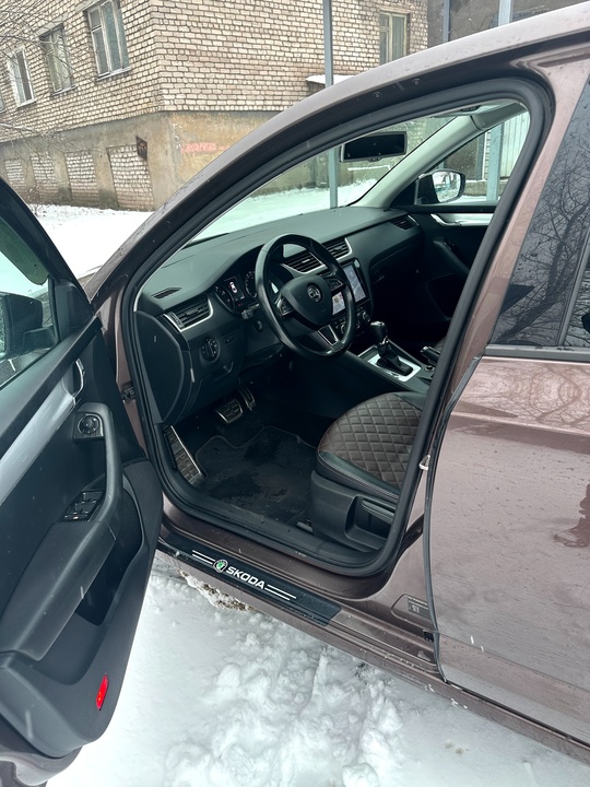 ПРОДАМ SKODA OCTAVIA 
2015 года!
Коробка (7)