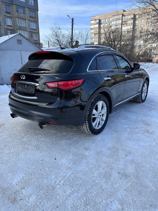 Продам Infiniti FX 35
Год выпуска: (2)