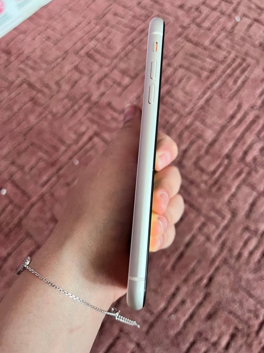 Продам IPhone 11 64 GB (2)