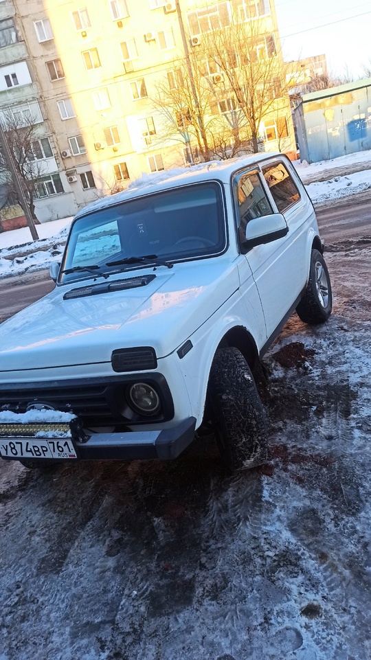 Продам ниву 2014 год.
Резина зима (1)