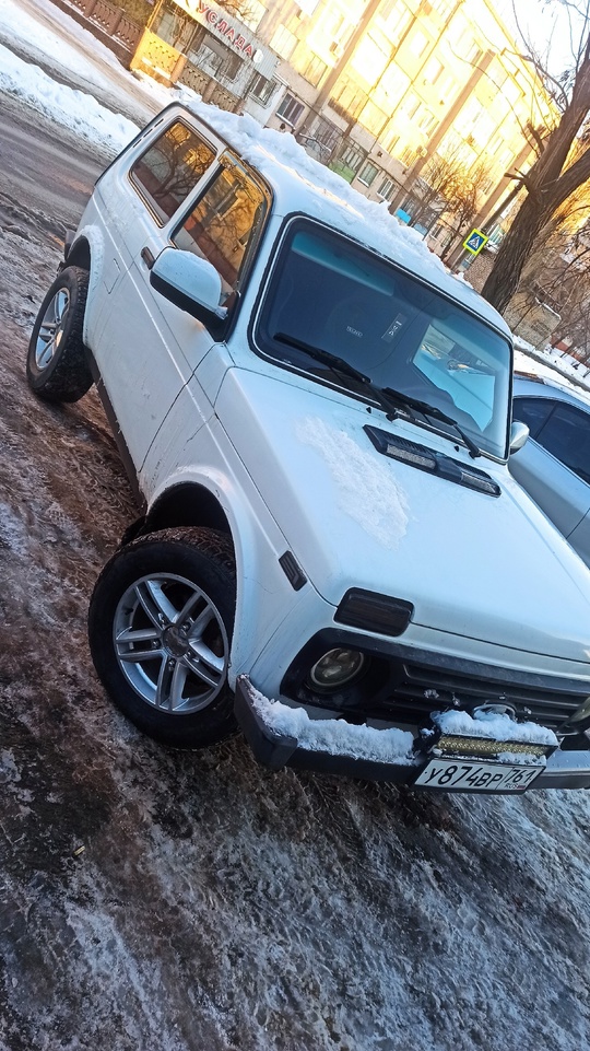 Продам ниву 2014 год.
Резина зима (4)