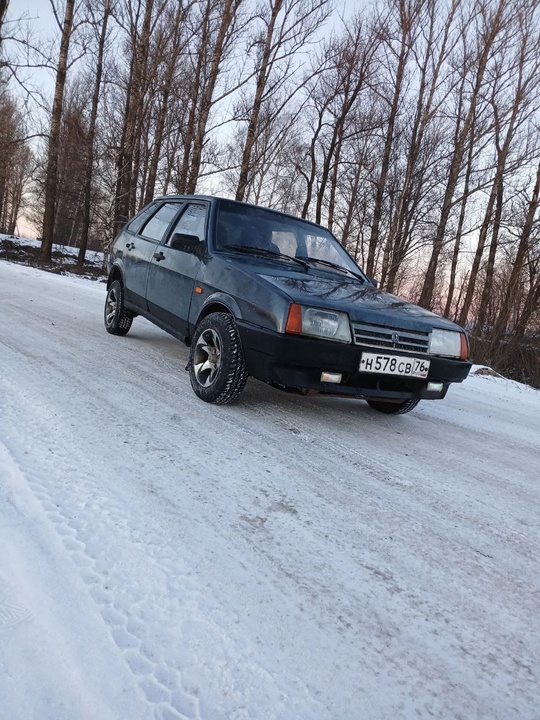 Автомобиль на ходу, сел поехал.