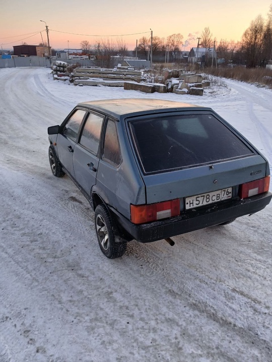 Автомобиль на ходу, сел поехал. (3)