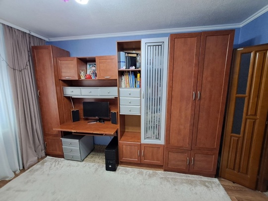 Продам комплект корпусной мебели,длина 3,35м,