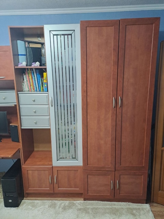 Продам комплект корпусной мебели,длина 3,35м, (1)
