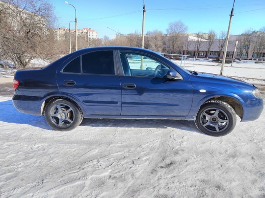 Продам Nissan Almera n16 хетчбэк. (1)